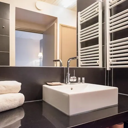 Palais Rinour - Cosy Close To Stations - Welkeys *