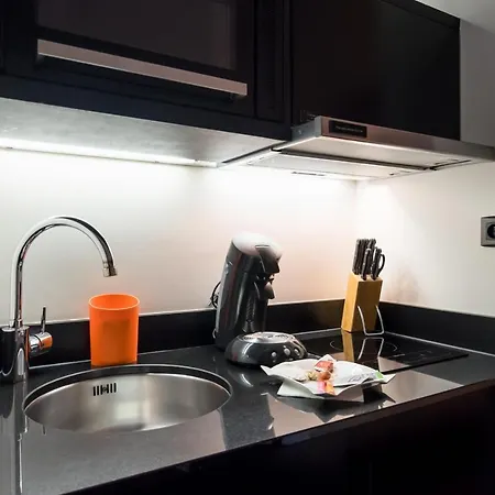 Palais Rinour - Cosy Close To Stations - Welkeys Apartamento *