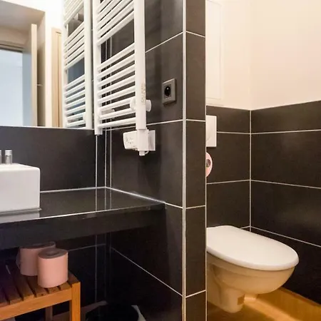 Palais Rinour - Cosy Close To Stations - Welkeys Apartamento